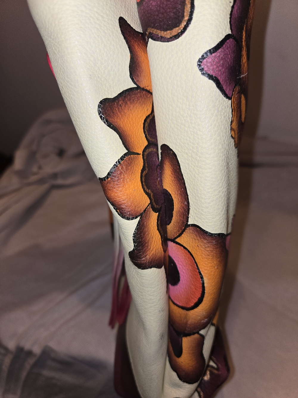 Floral Print Cream Leather Shoulder Bag with Pink Accents - Picture 5 of 6